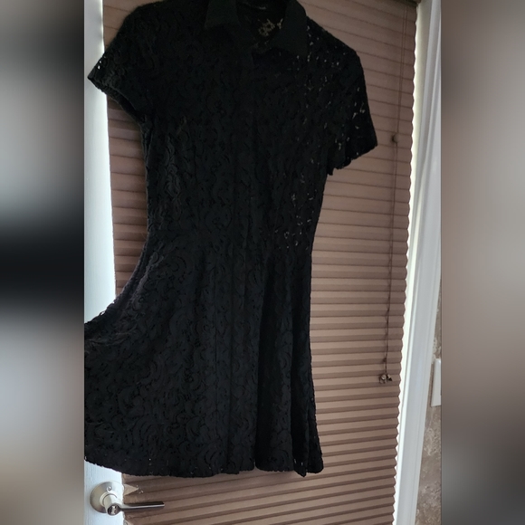 Olivaceous Women's Black Laced  Short Sleeve Mini Dress. Barely Used Size M - Picture 3 of 5